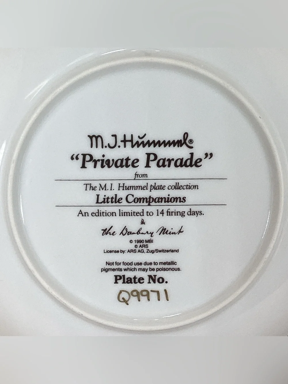 M.I. Hummel 1990 “Private Parade”, Little Companions Plate Danbury Mint #Q9971